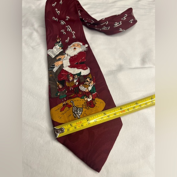 Christmas Stanta Tie! - Picture 2 of 5